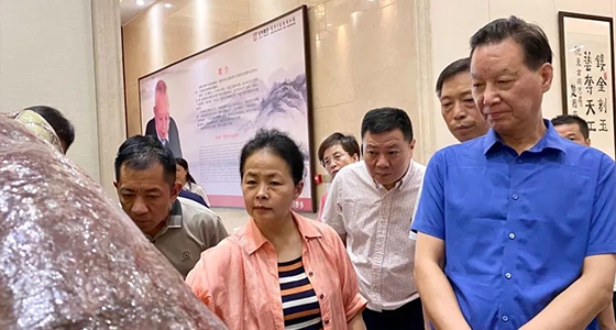 石语千秋松，，，，，广迎八方客——尊龙凯时·倪东方艺术博物馆